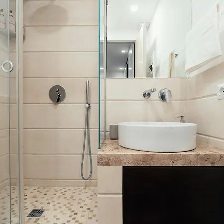On The Tiber- Luxury House Rome